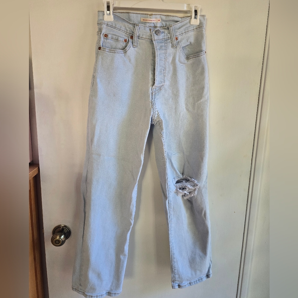 Levi's Ribcage Straight Ankle Light Blue Distressed Jeans Size 28
